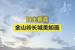 夕阳下比心，莫伊塞斯与妻子在俱乐部基地撒狗粮